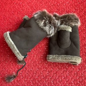 Fingerless Fur Trimmed Gloves